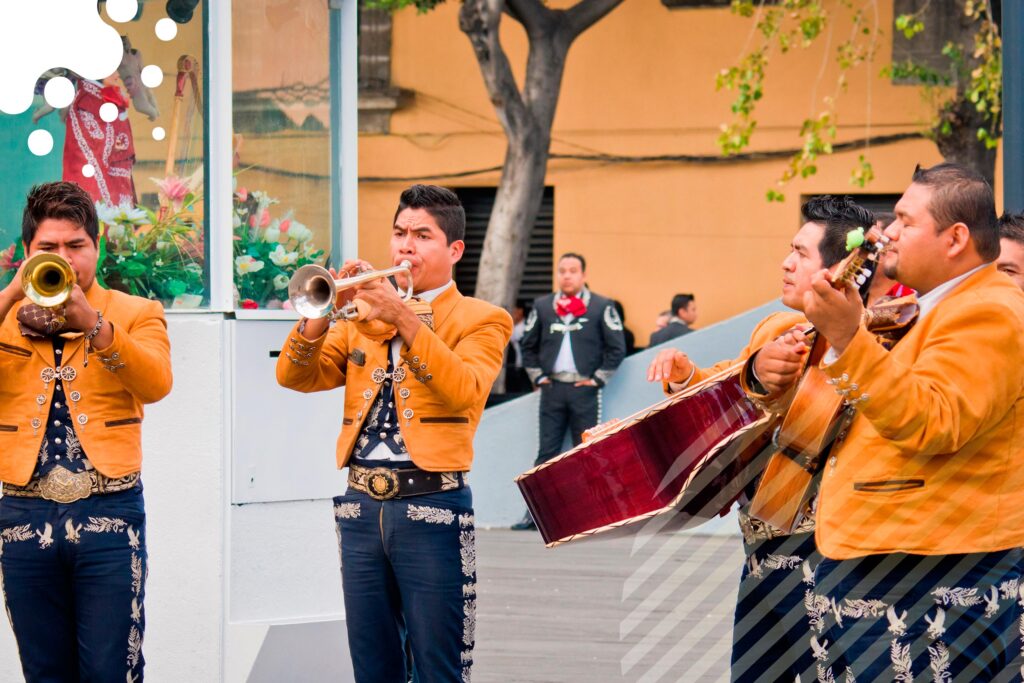 mariachis tocando