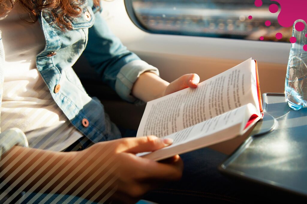 lleva un libro al viajar en autobus