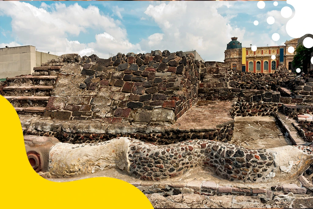 Templo mayor lleno de cultura e historia en el centro histórico