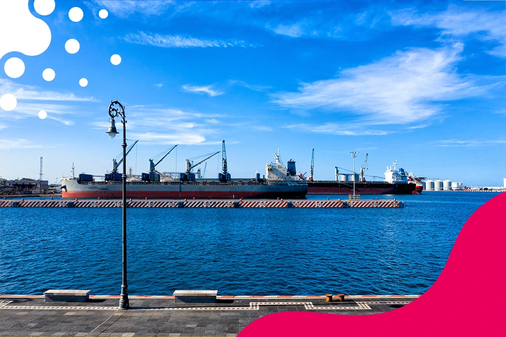 Barco con vista desde el Malecón de Veracruz 